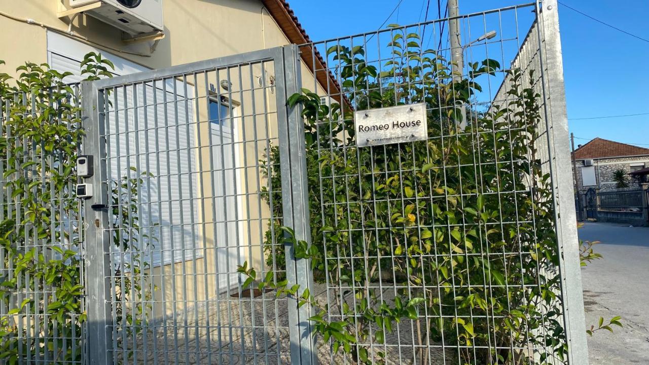 Patras Romeο House Apartment Bagian luar foto